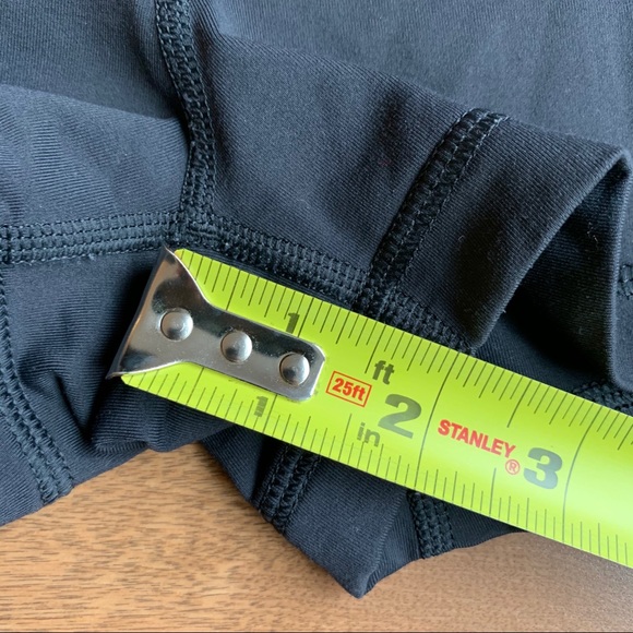 *SOLD* LULULEMON Hot ‘n sweaty short size 2 black - Picture 6 of 10